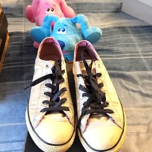 Used  great condition  silver Converse